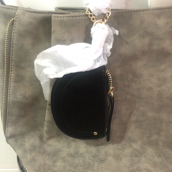 VR NYC Large Zip Closure Tote Handbag w/ Half Moon Pouch - Picture 3 of 8